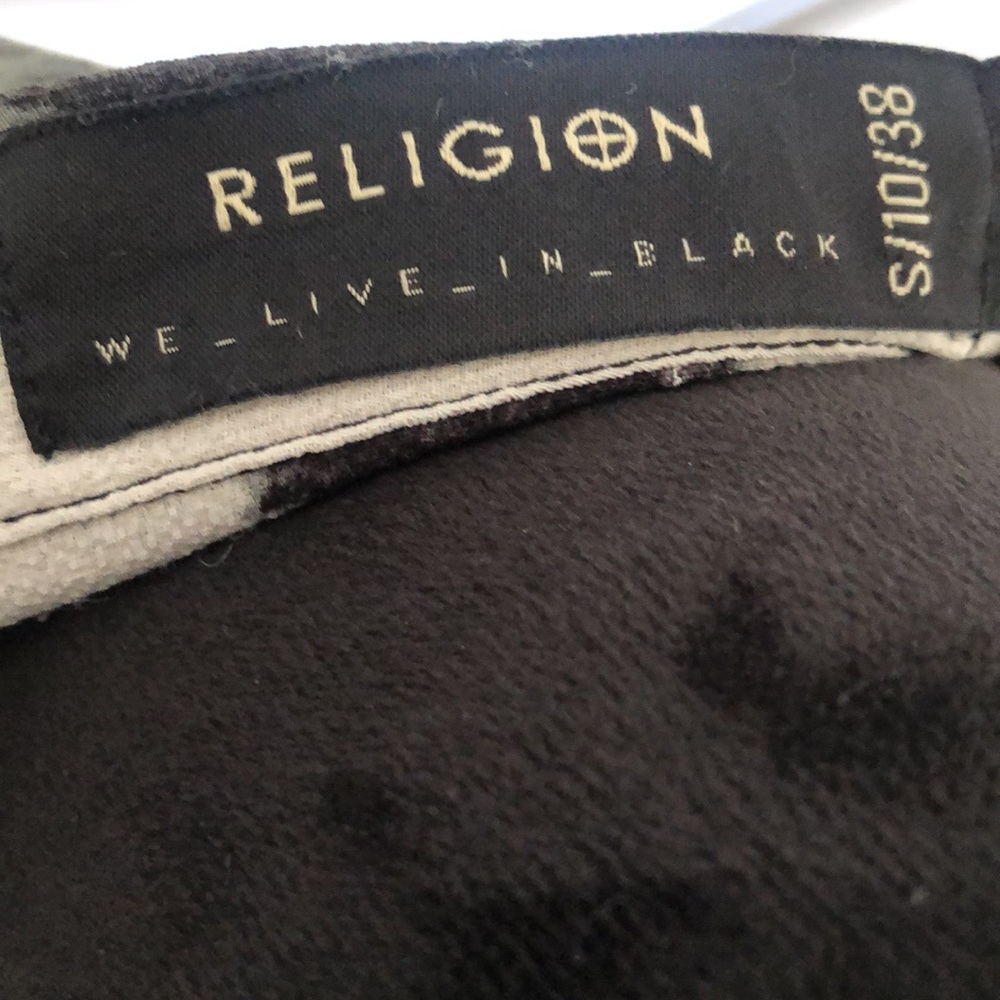 Small Religion button down top - Picture 4 of 4